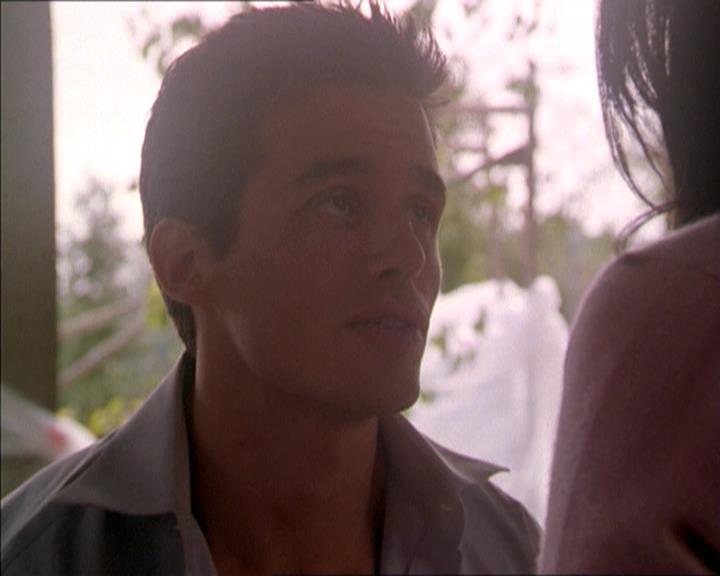 Charmed-Online-dot-215GiveMeASign1359.jpg