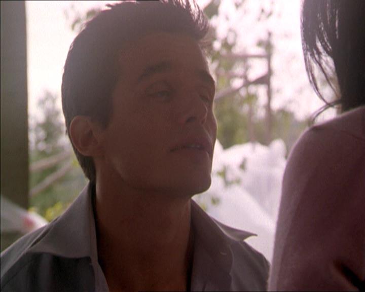 Charmed-Online-dot-215GiveMeASign1362.jpg
