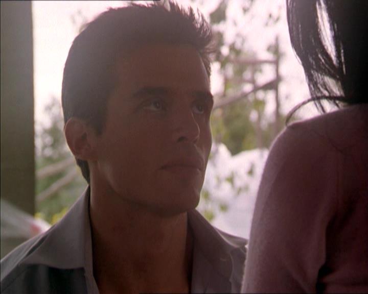 Charmed-Online-dot-215GiveMeASign1369.jpg