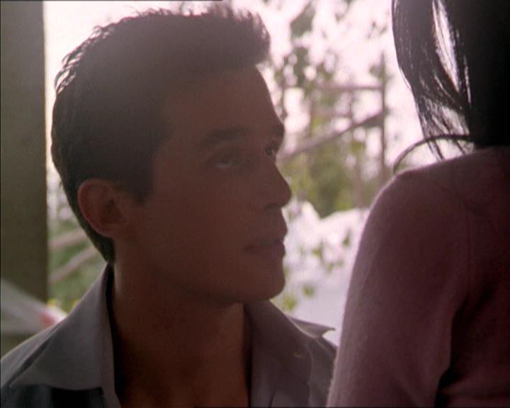 Charmed-Online-dot-215GiveMeASign1371.jpg