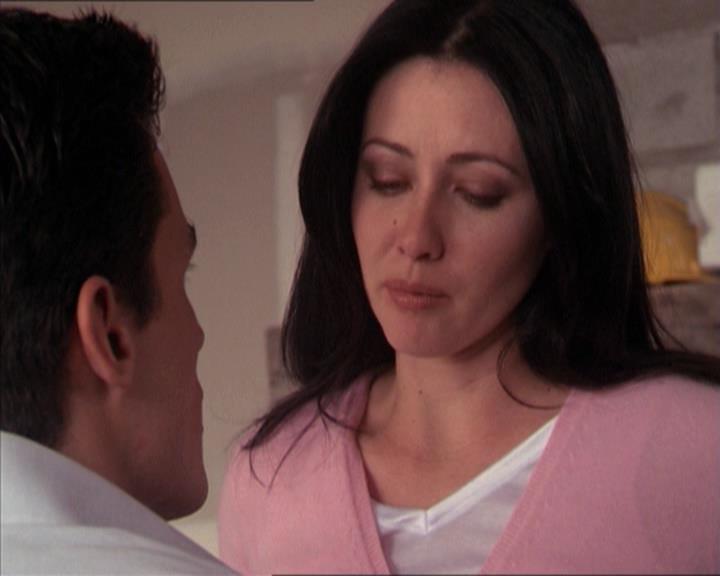 Charmed-Online-dot-215GiveMeASign1381.jpg