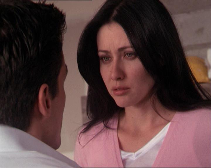 Charmed-Online-dot-215GiveMeASign1389.jpg