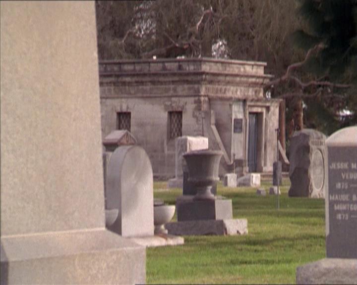 Charmed-Online-dot-215GiveMeASign1411.jpg