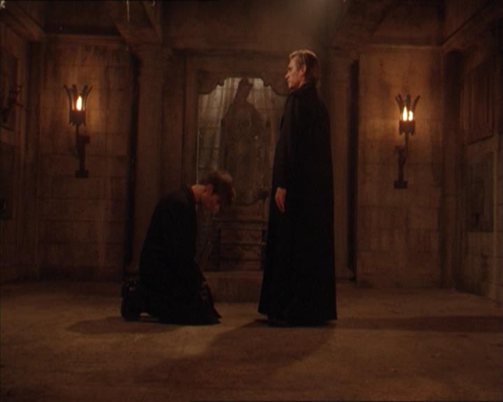 Charmed-Online-dot-215GiveMeASign1421.jpg