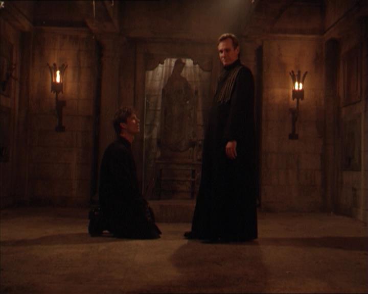 Charmed-Online-dot-215GiveMeASign1426.jpg