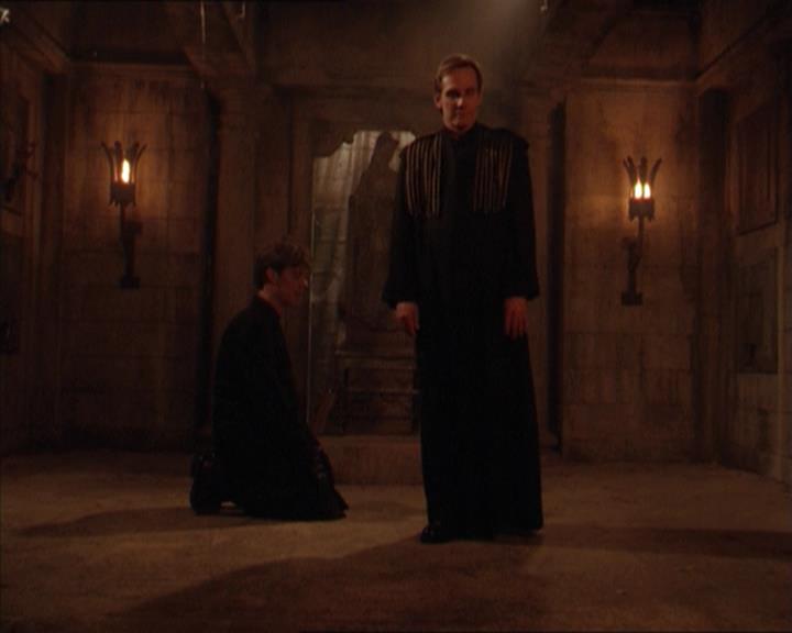 Charmed-Online-dot-215GiveMeASign1427.jpg