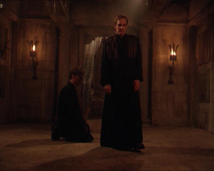 Charmed-Online-dot-215GiveMeASign1428.jpg