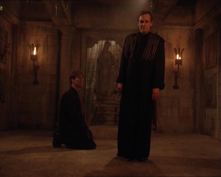 Charmed-Online-dot-215GiveMeASign1429.jpg