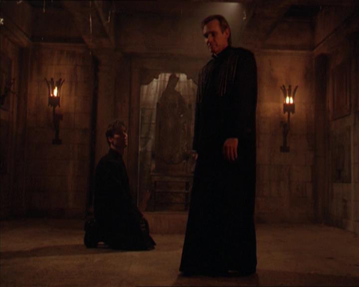 Charmed-Online-dot-215GiveMeASign1432.jpg