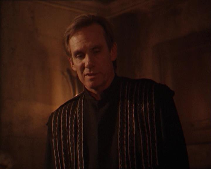 Charmed-Online-dot-215GiveMeASign1442.jpg