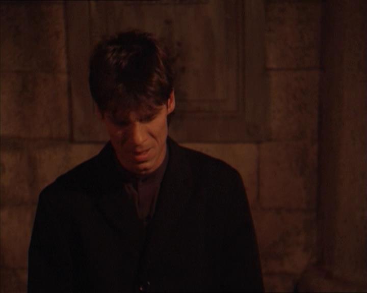 Charmed-Online-dot-215GiveMeASign1444.jpg