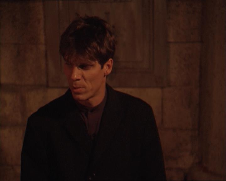 Charmed-Online-dot-215GiveMeASign1445.jpg