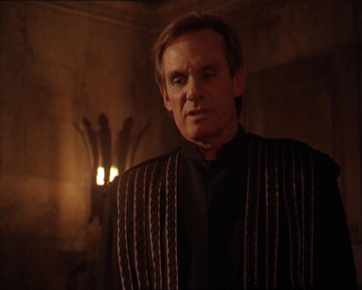 Charmed-Online-dot-215GiveMeASign1449.jpg