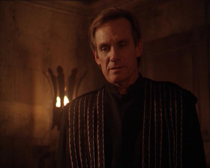 Charmed-Online-dot-215GiveMeASign1450.jpg Charmed-Online-dot-215GiveMeASign1450.jpg