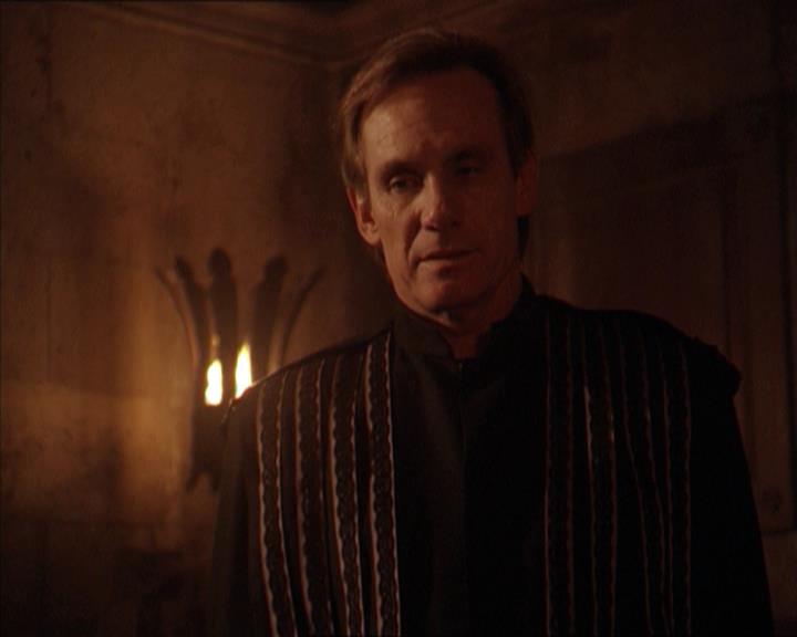 Charmed-Online-dot-215GiveMeASign1455.jpg