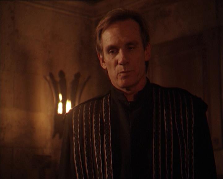 Charmed-Online-dot-215GiveMeASign1456.jpg