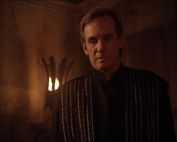 Charmed-Online-dot-215GiveMeASign1464.jpg