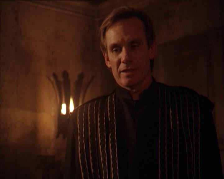 Charmed-Online-dot-215GiveMeASign1467.jpg Charmed-Online-dot-215GiveMeASign1467.jpg