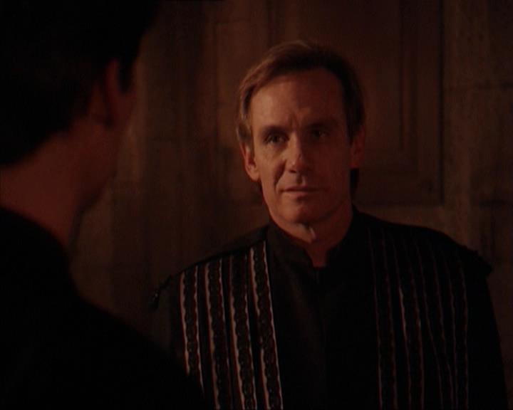 Charmed-Online-dot-215GiveMeASign1474.jpg