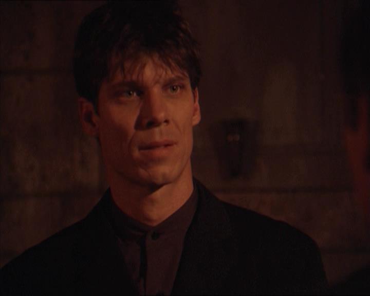 Charmed-Online-dot-215GiveMeASign1475.jpg