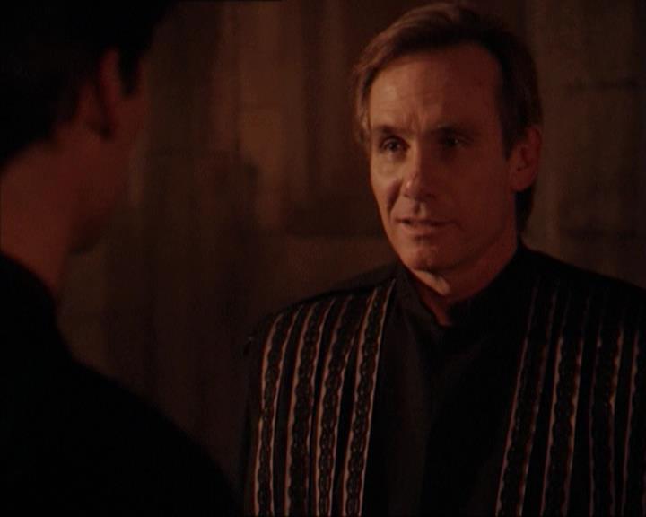 Charmed-Online-dot-215GiveMeASign1481.jpg