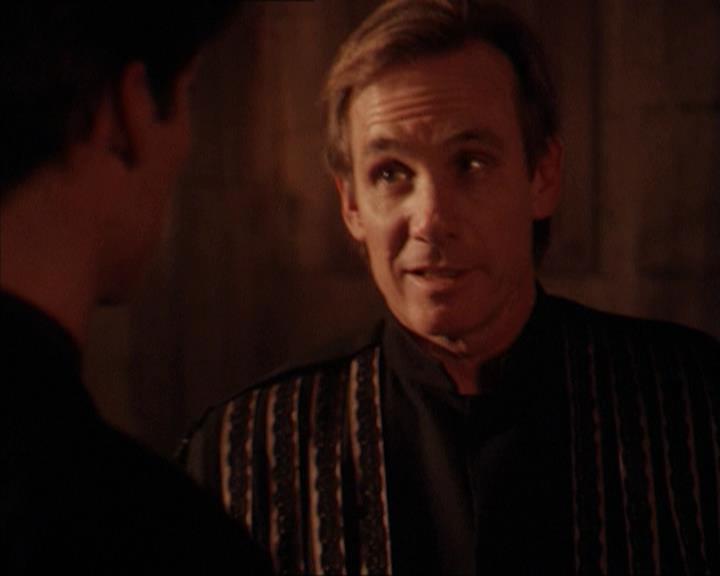 Charmed-Online-dot-215GiveMeASign1482.jpg