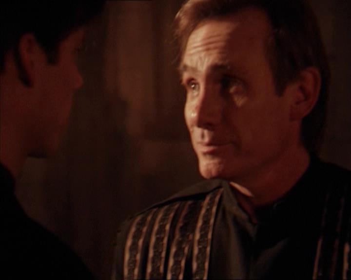 Charmed-Online-dot-215GiveMeASign1483.jpg
