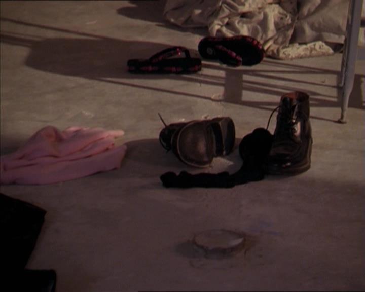 Charmed-Online-dot-215GiveMeASign1490.jpg