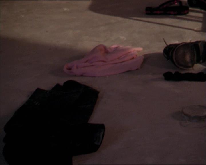 Charmed-Online-dot-215GiveMeASign1492.jpg