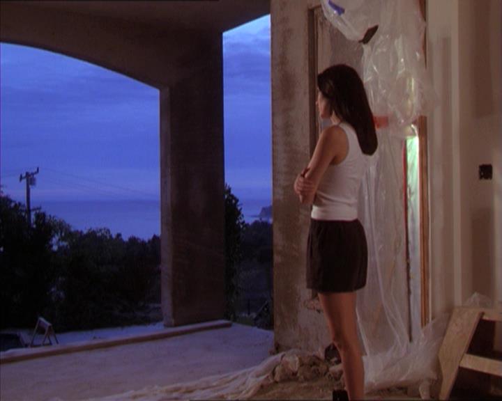 Charmed-Online-dot-215GiveMeASign1505.jpg