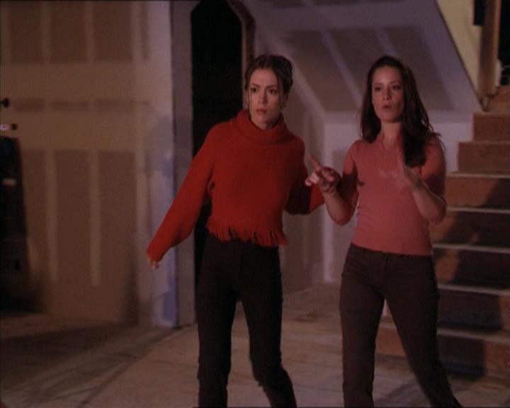 Charmed-Online-dot-215GiveMeASign1565.jpg