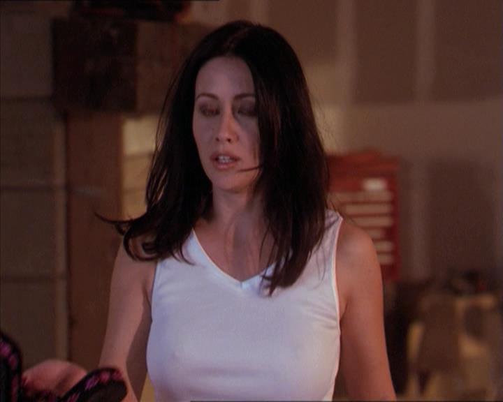 Charmed-Online-dot-215GiveMeASign1609.jpg