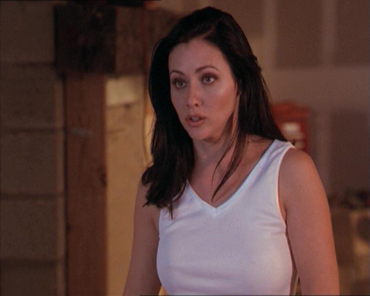 Charmed-Online-dot-215GiveMeASign1628.jpg