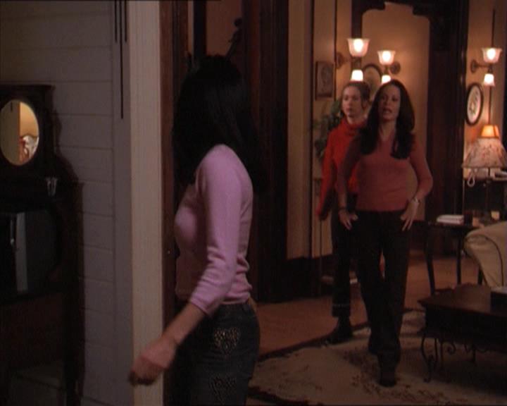 Charmed-Online-dot-215GiveMeASign1662.jpg