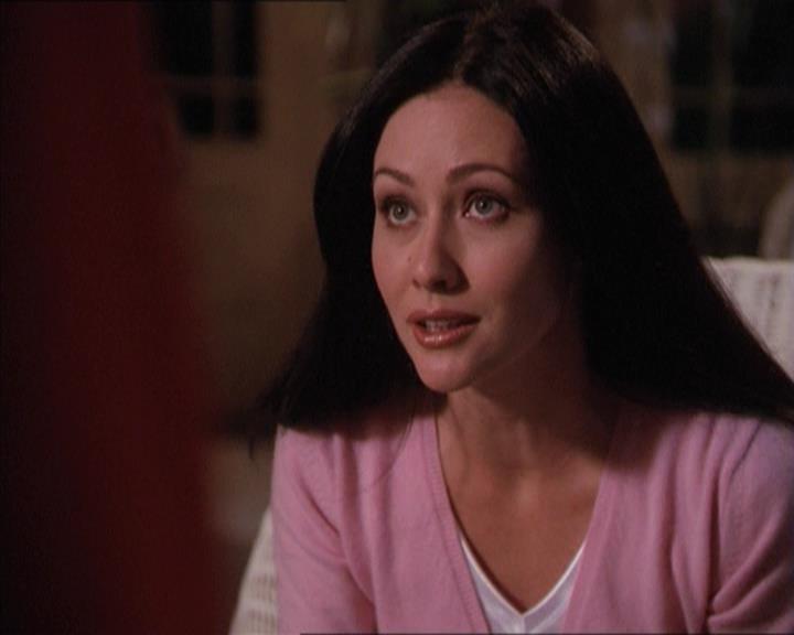 Charmed-Online-dot-215GiveMeASign1676.jpg