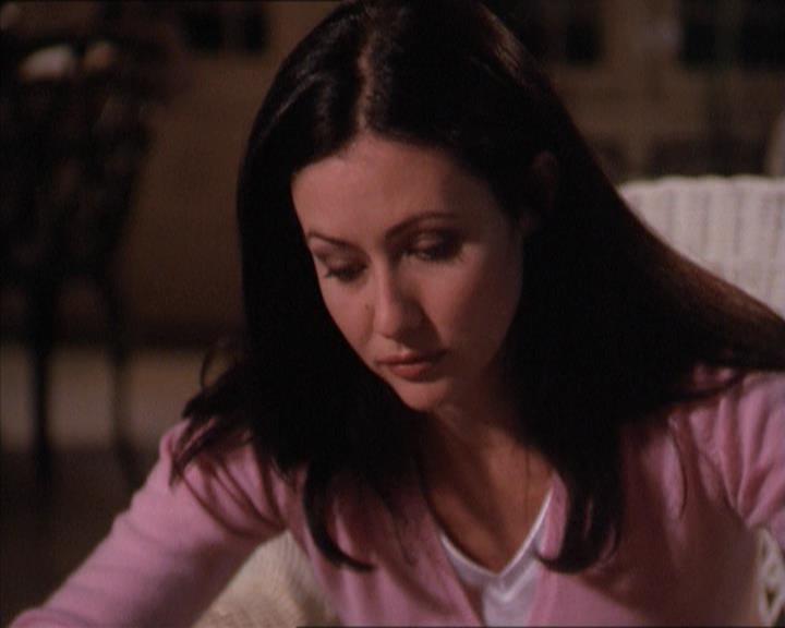 Charmed-Online-dot-215GiveMeASign1698.jpg