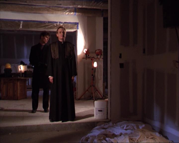 Charmed-Online-dot-215GiveMeASign1703.jpg Charmed-Online-dot-215GiveMeASign1703.jpg