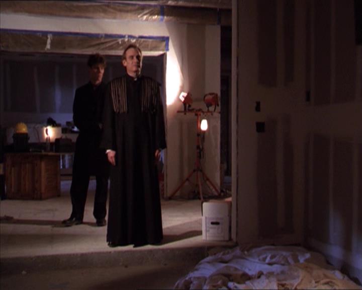 Charmed-Online-dot-215GiveMeASign1704.jpg Charmed-Online-dot-215GiveMeASign1704.jpg