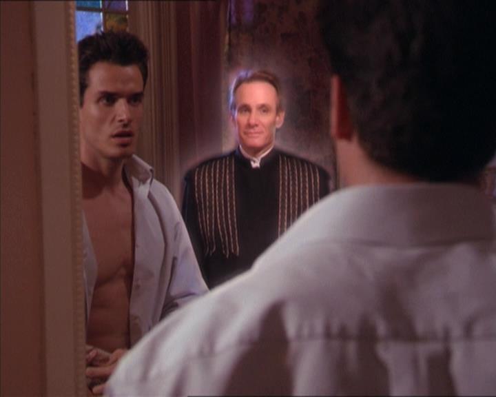 Charmed-Online-dot-215GiveMeASign1719.jpg