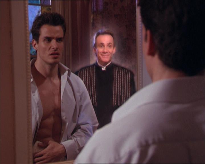 Charmed-Online-dot-215GiveMeASign1735.jpg