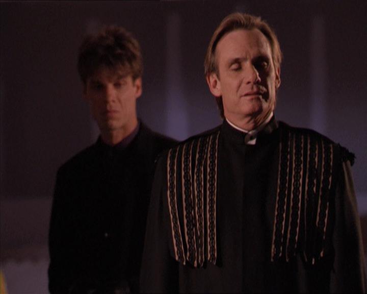 Charmed-Online-dot-215GiveMeASign1738.jpg