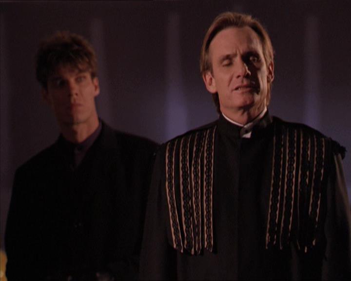 Charmed-Online-dot-215GiveMeASign1741.jpg