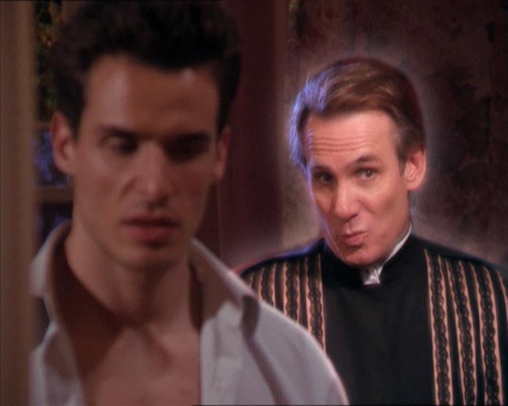 Charmed-Online-dot-215GiveMeASign1744.jpg