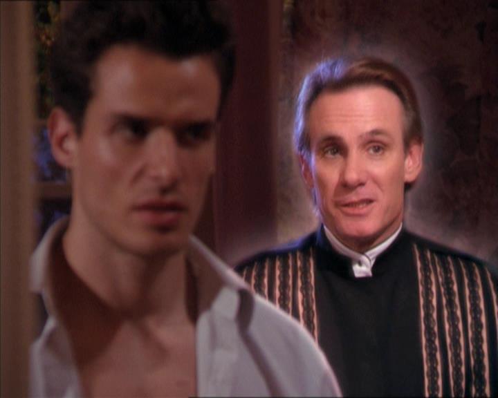 Charmed-Online-dot-215GiveMeASign1747.jpg