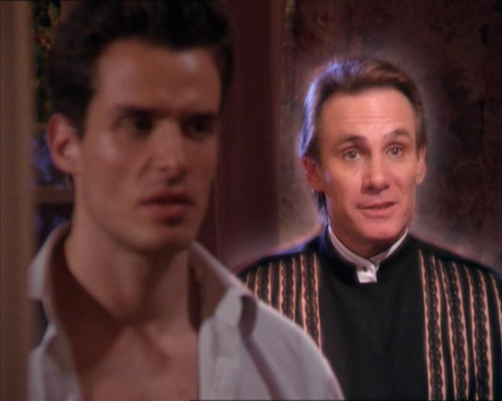 Charmed-Online-dot-215GiveMeASign1749.jpg