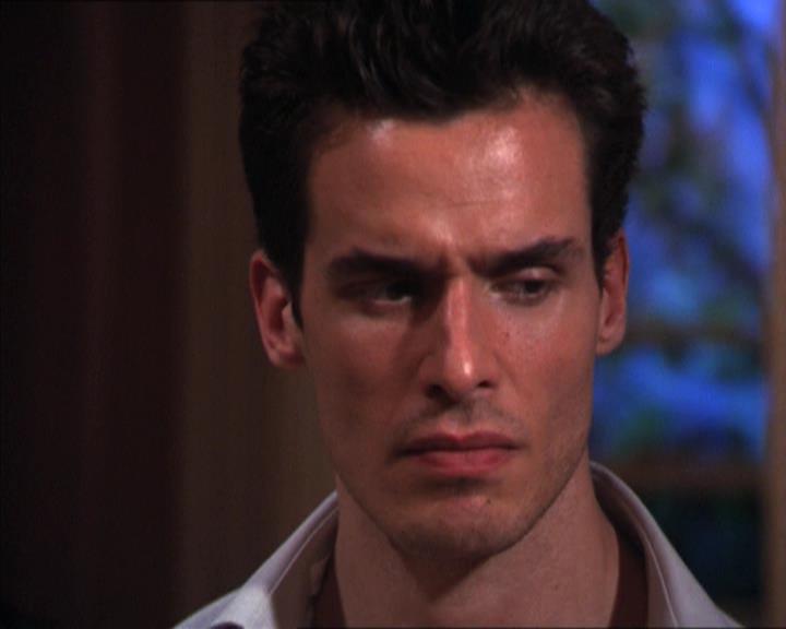 Charmed-Online-dot-215GiveMeASign1751.jpg