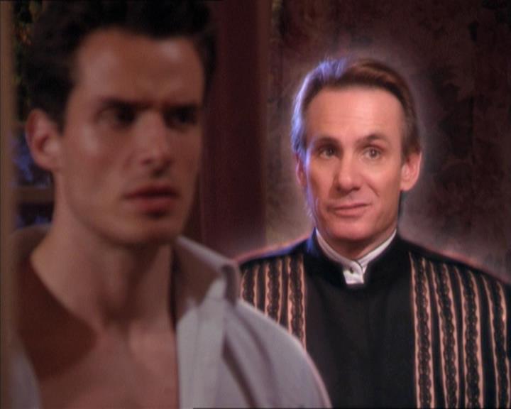 Charmed-Online-dot-215GiveMeASign1753.jpg