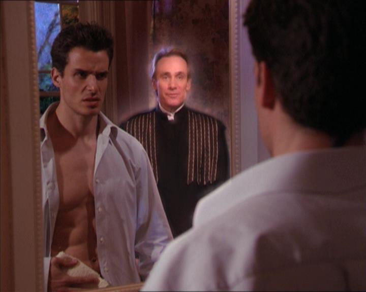 Charmed-Online-dot-215GiveMeASign1765.jpg