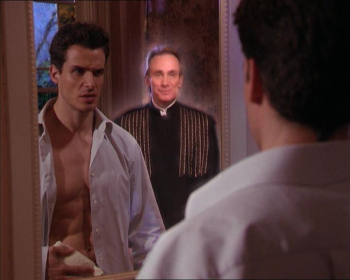 Charmed-Online-dot-215GiveMeASign1766.jpg