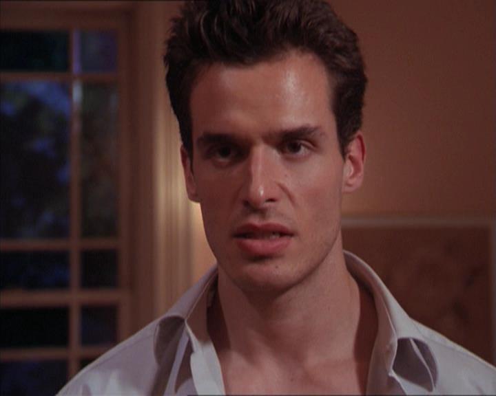 Charmed-Online-dot-215GiveMeASign1771.jpg